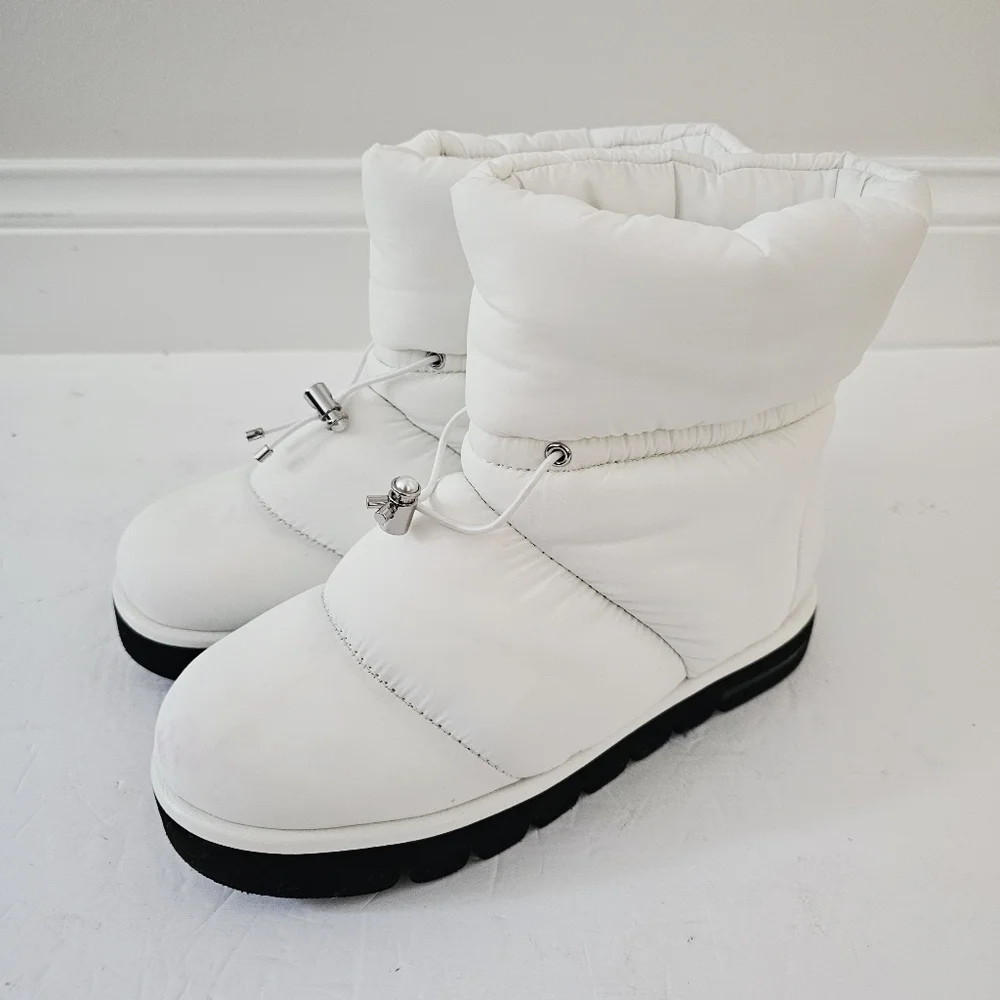 NEW Stuart Weitzman White Polar Lug Snow Boots Bootie Womens Size 7B